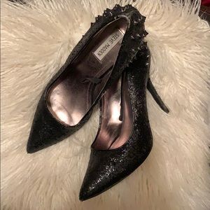 Black spike pumps
